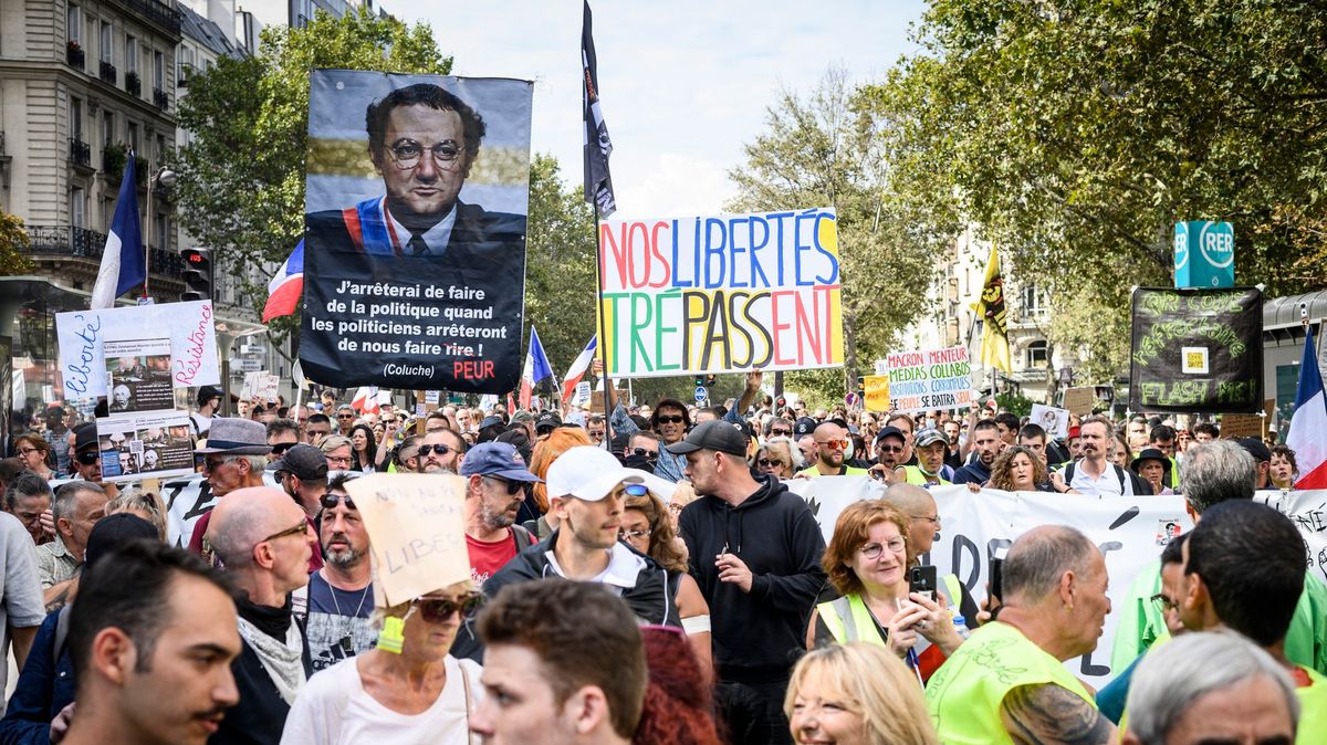 Francouzům vadí covidové pasy. Protestují proti nim už osmý víkend